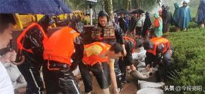 安陽(yáng)益和熱力集團(tuán)30人搶險(xiǎn)隊(duì)逆流而上，奮戰(zhàn)在抗洪一線(xiàn)